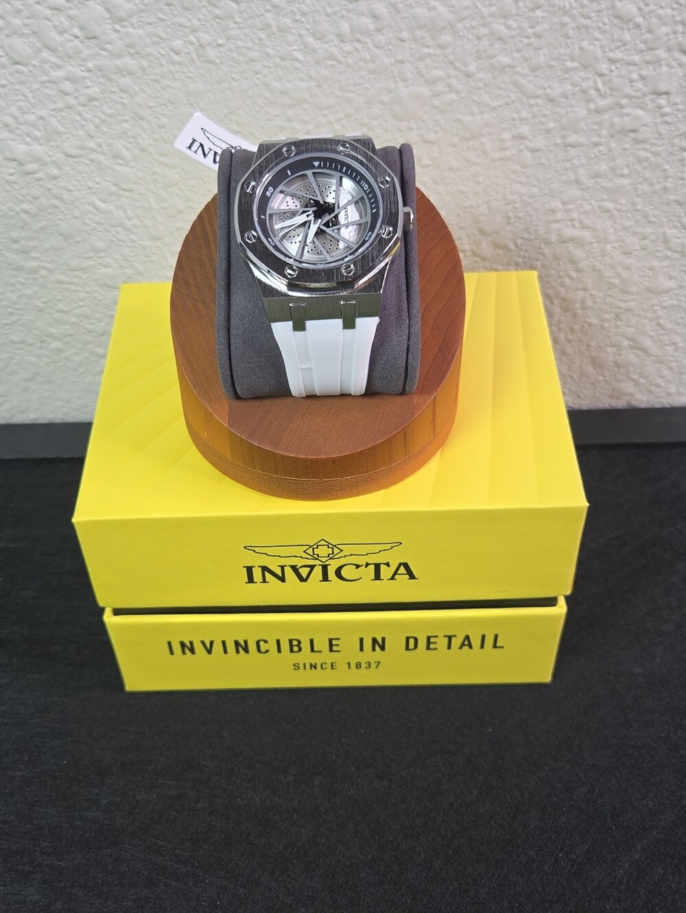 Invicta Speedway Rim Men’s 42mm Silver White Quartz Watch Flame Fusion 70039